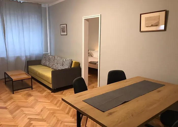 Eu Metro Station, City Center, Lovely 3-Bedroom Apartment, Free Parking
