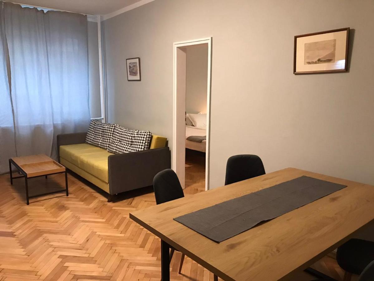 Eu Metro Station, Center, Lovely 3-bedroom Apartment, Free Parking Apartment *