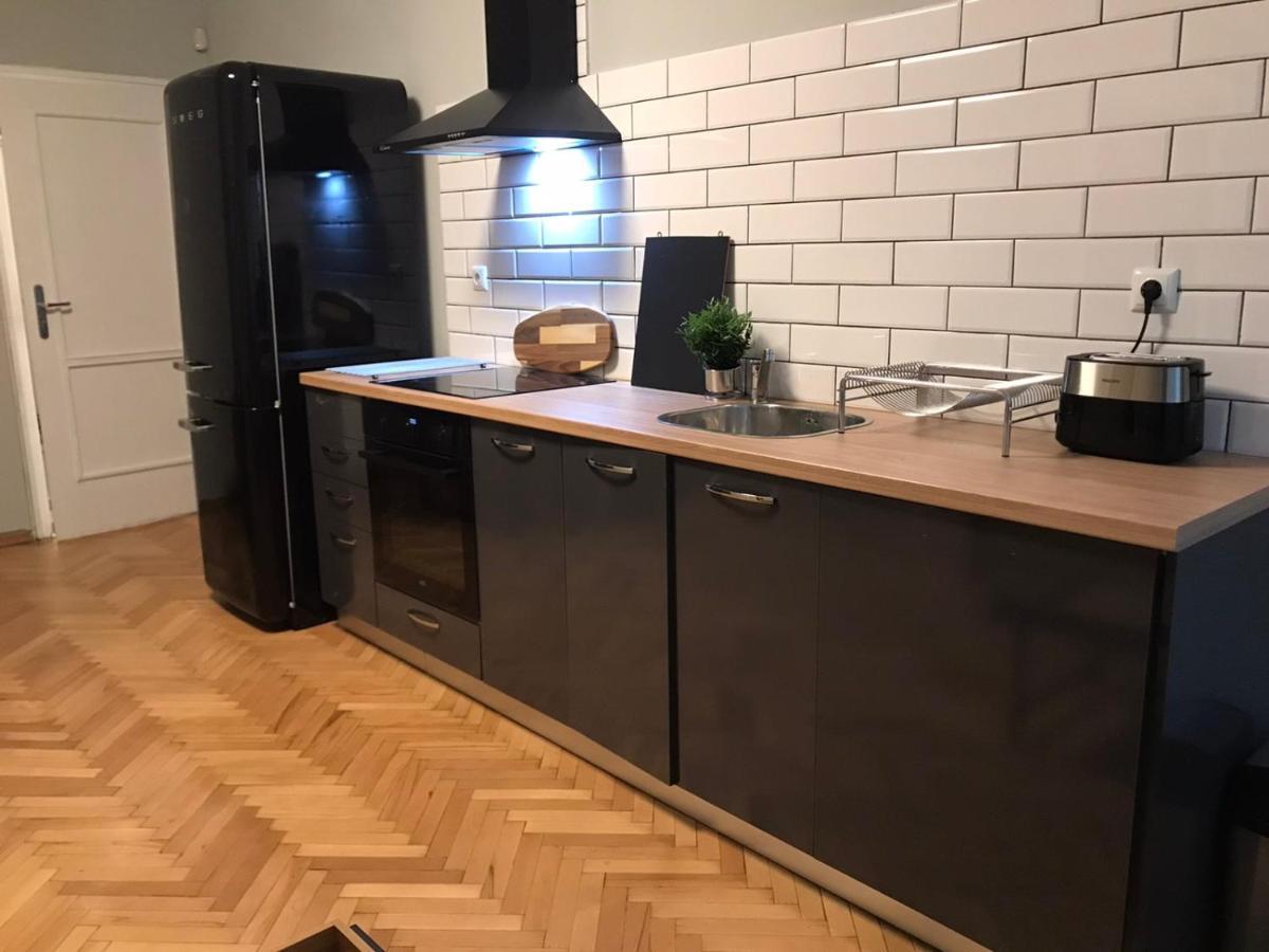 Eu Metro Station, Center, Lovely 3-bedroom Apartment, Free Parking * Sofia